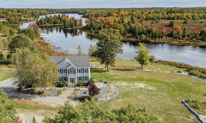 Sullivan House | NEW! Serene 7BR Haven by the Lake