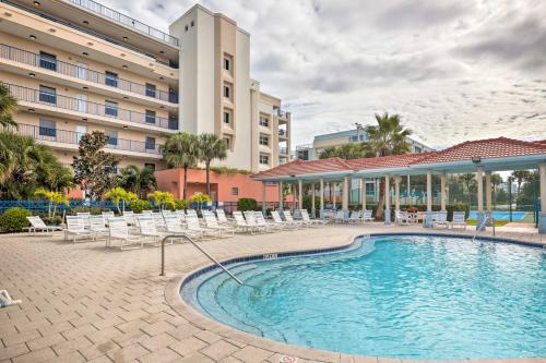 New Smyrna Beach Apartment | New Smyrna Beach Condo with Balcony and Pool Access
