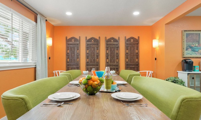 Westminster House | New + Spacious 5-bedroom house with hot-tub, games, and much more!
