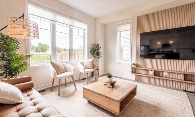 Mount Hope House | New & Spotless Home | 5 bed+4 bath | Wi-Fi | Hamilton Airport | 1hr to Niagara