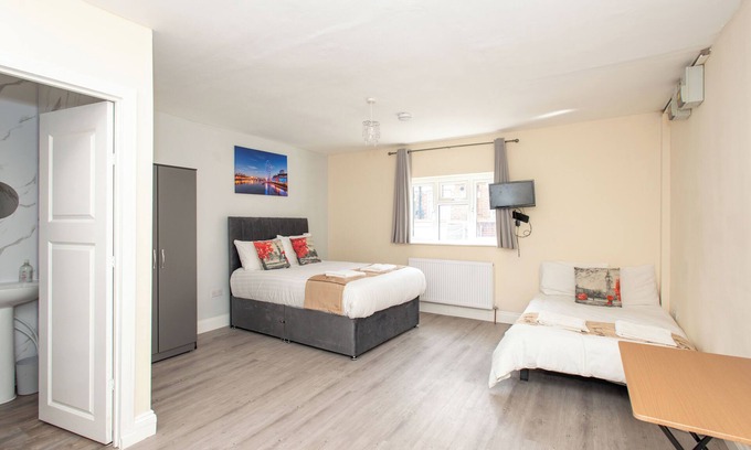London Borough of Bromley Apartment | *New* Studio Chelsfield Zone 6