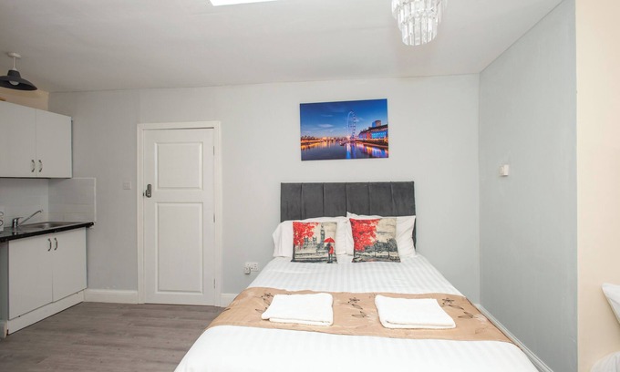 London Borough of Bromley Apartment | *New Studio* Zone 6 Cheslfield 2