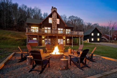 Ellicottville House | New & Stunning Chalet! Reno'd, Hot-Tub, Barrel Sauna, Slope Views, Fire Pit