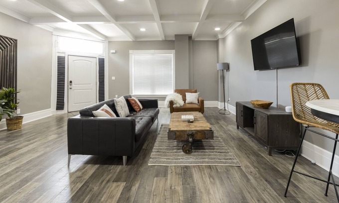 Newport House | *New* Stunning & Spacious Luxury Apt Newport KY