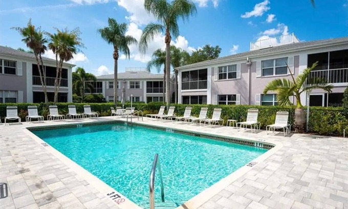 Braden River Condo | NEW! Sunny Sarasota Getaway: 2Bed/2Bath in Golf and Country Club with Pool