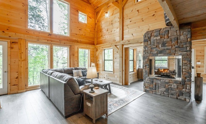 Trenton House | NEW! Timber Creek Lodge | Dog friendly, Mtn Views, Fire pit | 3 Bed, 2 Bath