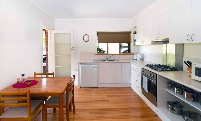 New Town Apartment | New Town Gem - Entire Apartment - Quiet and Convenient