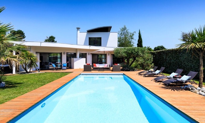 Saubion Villa | NEW! Villa 11m private heated pool, wifi, linen and towels