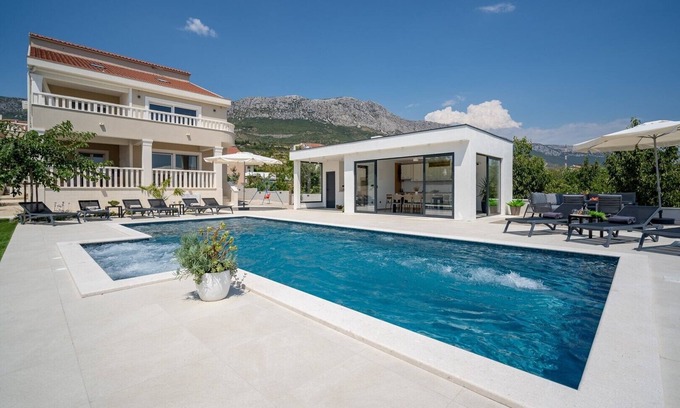 Kastel Kambelovac Villa | NEW! Villa Marisa with 51sqm heated, private pool, 5 bedrooms, 4 bathrooms, summer kitchen, views of the Adriatic sea and town Split