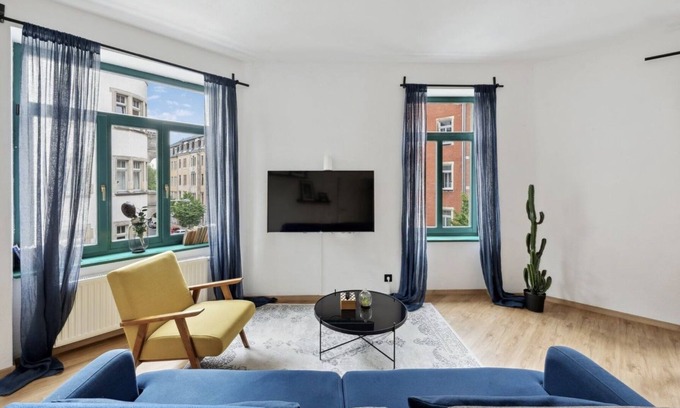 Leipziger Vorstadt Apartment | NEW/VINTAGE CHIC APARTMENT
