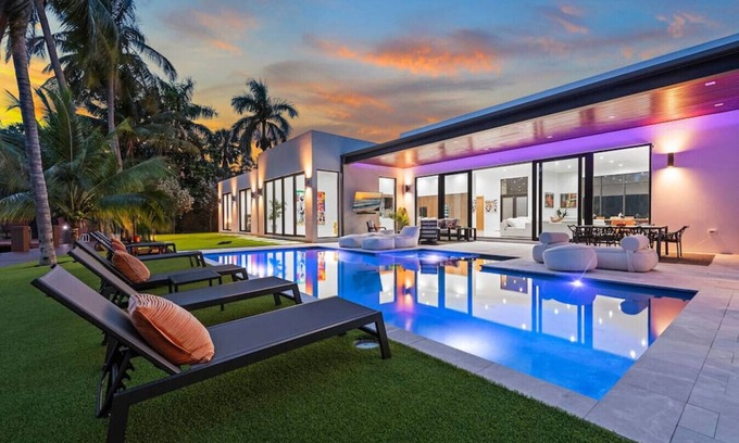 Fort Lauderdale House | NEW Waterfront Villa w/Pool/Jacuzzi/Billard