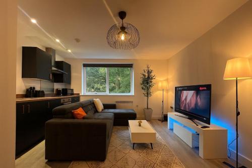 Bradford Apartment | New York Luxe & Free Onsite Parking