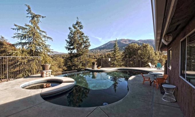 Oakhurst House | NEW! Yosemite Hills Family Retreat!