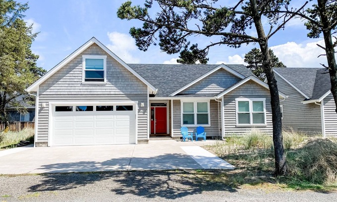Kiwanda Shores House | Newer construction open floor plan two blocks from the beach in Kiwanda Shores!