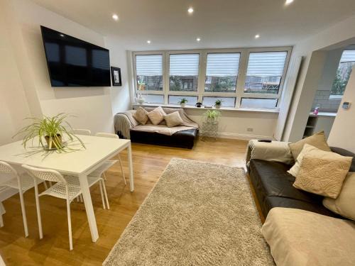 Westbourne Green Apartment | Newley Refurbished 2-Bed Only Minutes from London's Attractions