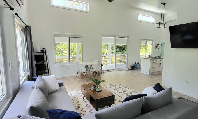 Isla de Utila House | Newly Built 3-Bedroom Tropical Escape with Modern Comforts in Serene Utila!nn
