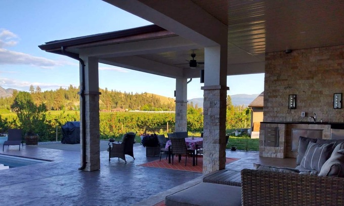 Dilworth Mountain Estates House | Newly built 4 bedroom / 5 Bath home with Private 40 ft. pool (Central Kelowna)