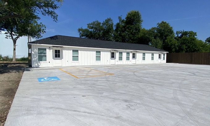 Sulphur Apartment | Newly built apartments! Less than a mile from SPAR water park