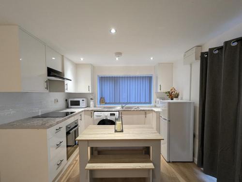 Cheetham Hill Apartment | Newly Furnished Guest House Near City Centre