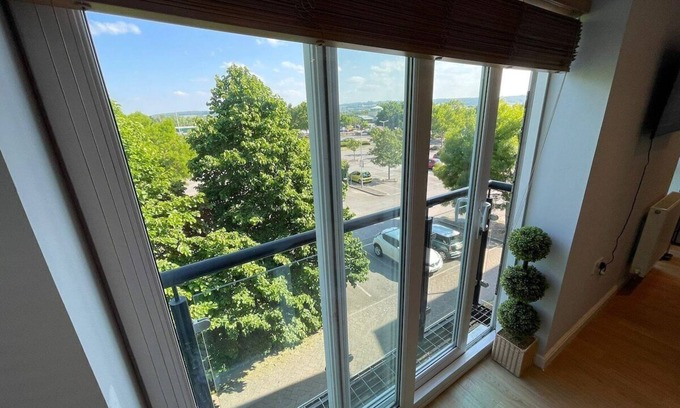 West Wick Apartment | Newly Refurbished 2 Bedroom Flat