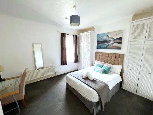 Streatham Apartment | Newly Refurbished 2 Bedroom Flat - Long stays AVL