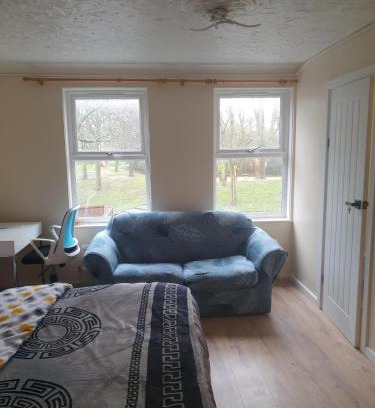 Abbey Wood Apartment | Newly refurbished 4 bedroom House