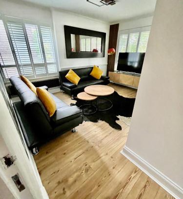 Clapham Apartment | Newly refurbished ,chic, attractive 3 bedroom flat