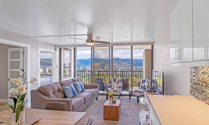 Waikiki House | Newly Remodeled - 30th Floor Suite with EPIC Mountain Views by Koko Resort Vacation Rentals