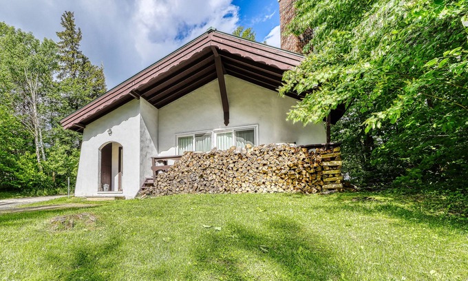 Franconia House | Newly remodeled charming dog-friendly home near Cannon Mountain Ski Area