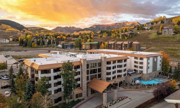 Crested Butte Condo | Newly Remodeled studio! Pool, Hot Tub, Gym.