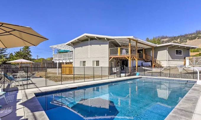Skyhawk Commmunity House | Newly remodeled Santa Rosa retreat w/pool and hot tub!