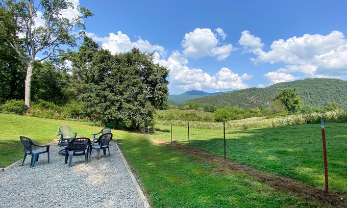 Townsend Cabin | Newly Remodeled- Spacious, Family-Friendly Cabin- Hot Tub, Arcade Room, Fire Pit