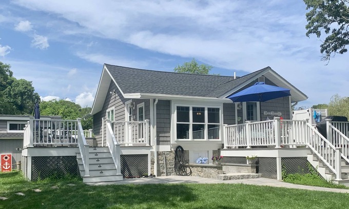 Wareham Cottage | Newly Renov. Water Front Cottage w/Deck, Fire Pit-Short Stroll to Private Beach