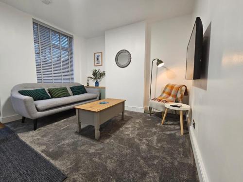 Ipswich House | Newly Renovated 2 Bed with Garden & Parking