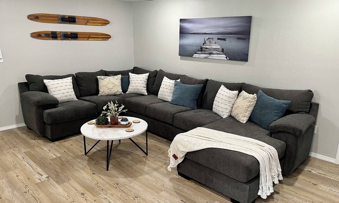 Kingston House | Newly Renovated 4-bedroom house is a 5 minute walk to Buncombe Creek Marina
