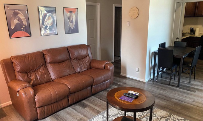Milwaukee Apartment | Newly renovated Apartment West Allis, WI