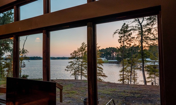 Negreet Cabin | Newly Renovated, Cozy Mid-Lake Cabin; Sleeps 10