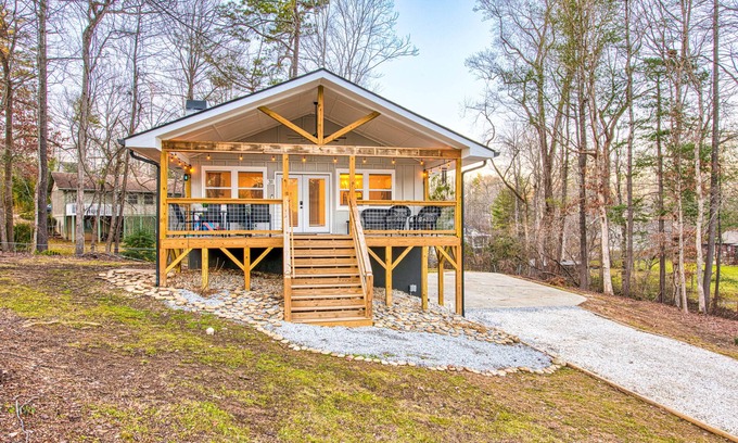 Fletcher House | Newly renovated home near downtown Asheville w/spacious deck, W/D, great views