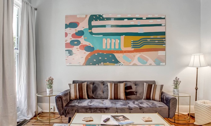 Midtown Apartment | Newly Renovated ☆ Pet-friendly w/Back Yard ☆ Victorian District ☆ Park Side