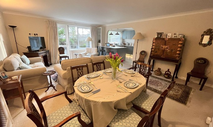 Wimbledon Apartment | Newly renovated spacious 3 bedroom apt in charming Wimbledon Village