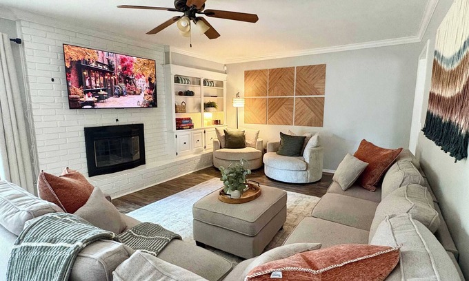 Edmond House | Newly updated home by OC with 2 King Beds