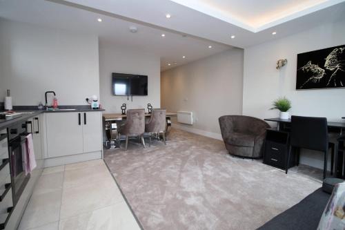 Rumney Apartment | Newport Road (FREE Parking)