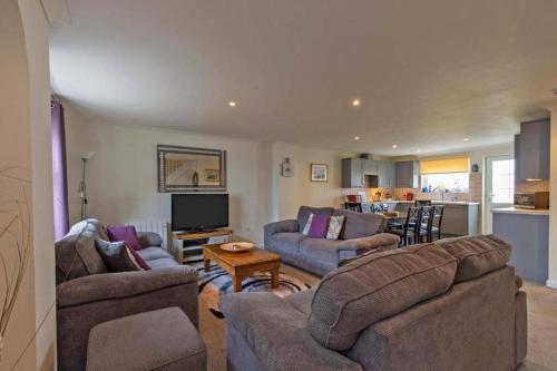 Saint Columb Major House | Newquay - Atlantic Lodge - 10 - Pets - Pools - Gym