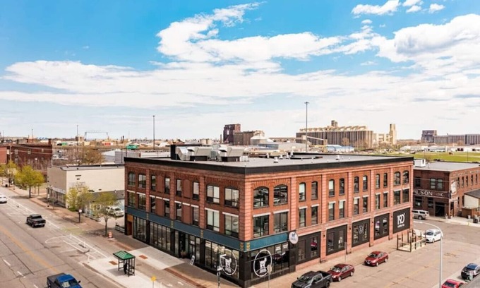 Duluth Apartment | Next Door to Bent Paddle, OMC Smokehouse, 190 Coffee on Site