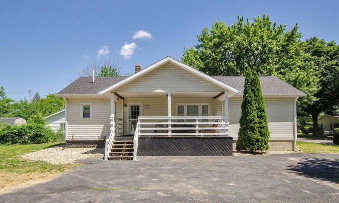 Hemlock House | Next to Championship Park, Sleeps 6, Lots of parking