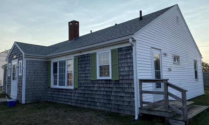 West Hyannisport Condo | Next to Cragville beach with warm sea water at a quiet and family friendly villa