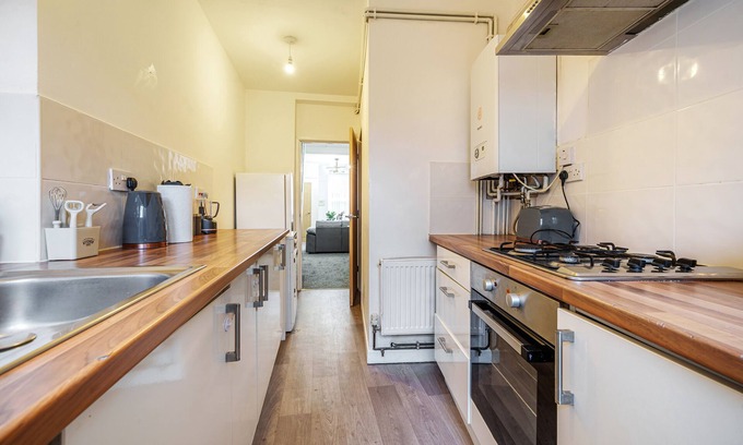 Liverpool House | Next to Liverpool station stadium city