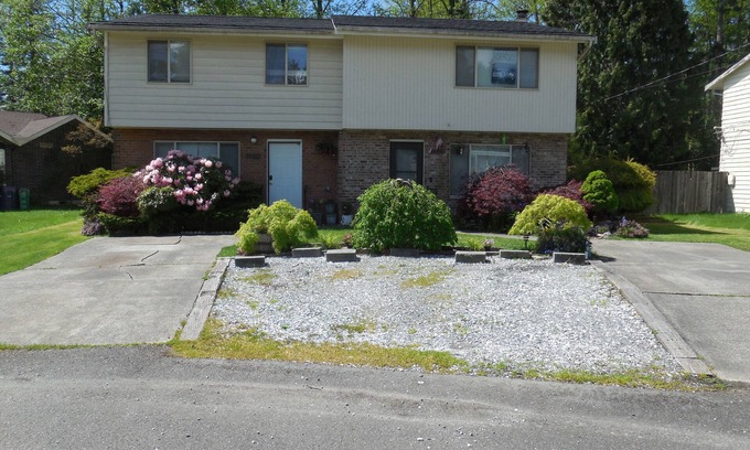Federal Way House | Nice 2 story 3 BR 1200s/f Townhome