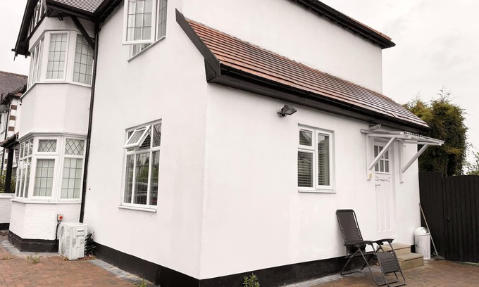 Carshalton Central Apartment | Nice and Cosy Studio Flat