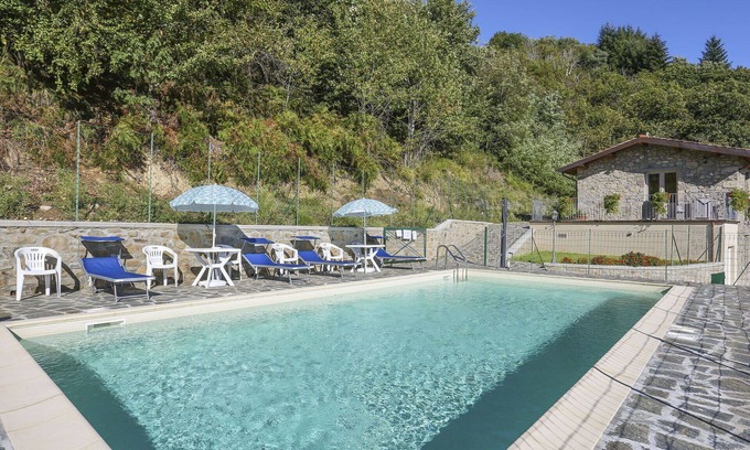 Villa Collemandina Villa | Nice apartment in villa for 3 guests with pool, WIFI, terrace and pets allowed